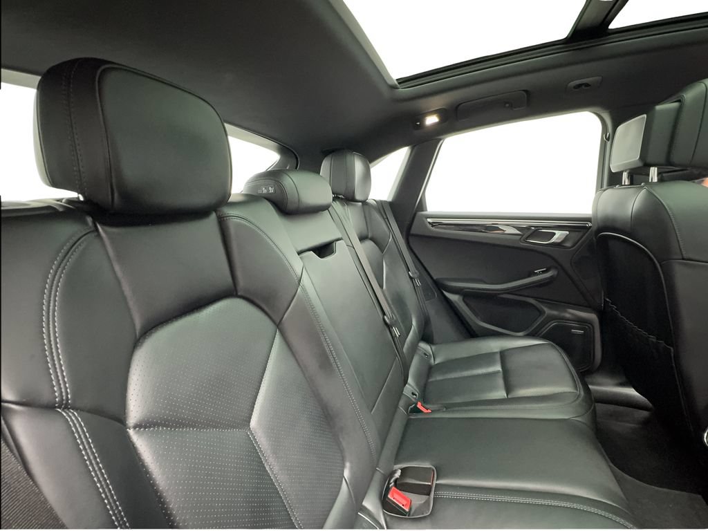 Used 2024 Porsche Macan AWD/4WD image 28