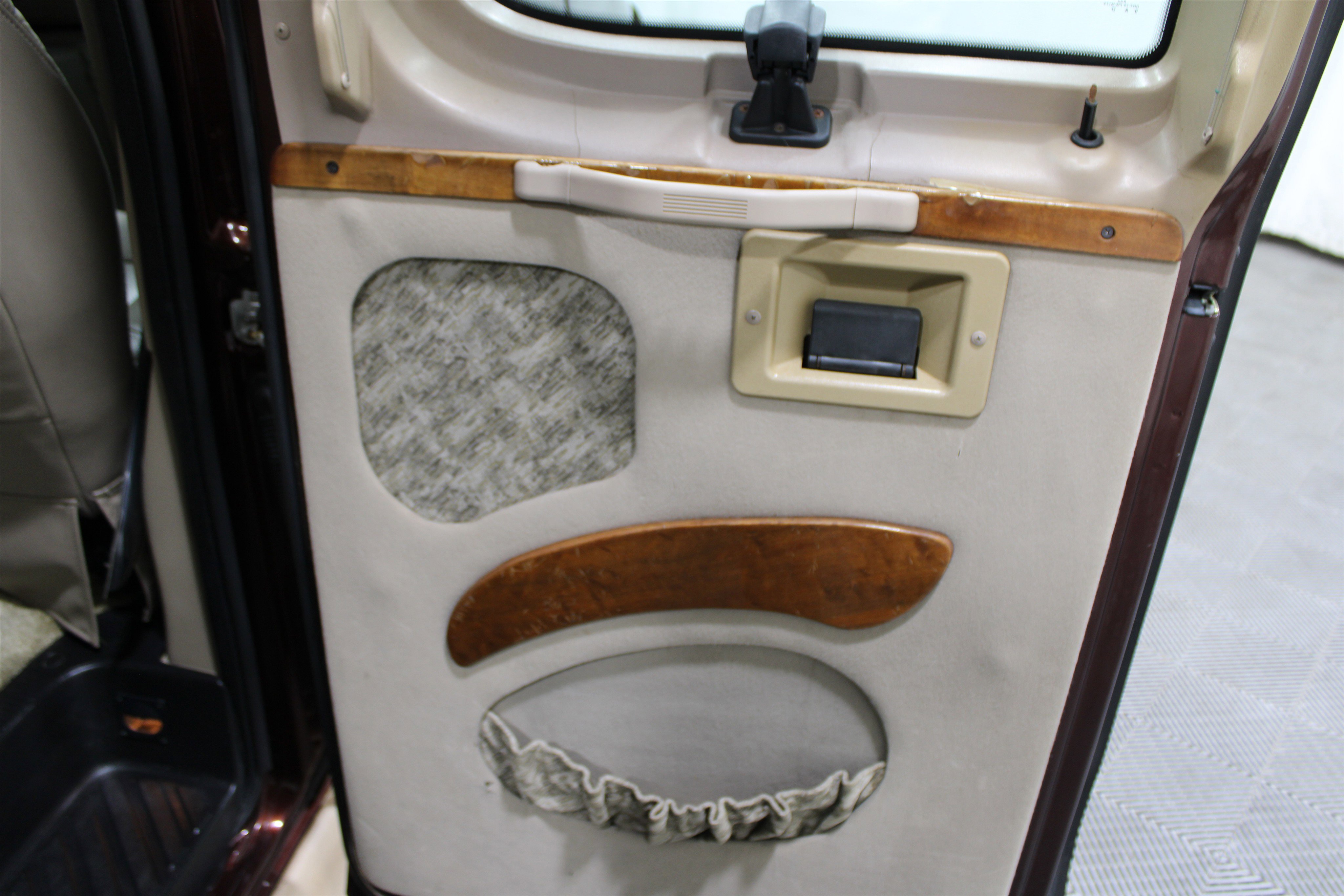 Used 2000 Ford E-150 and Econoline 150 Recreational Mark III image 20