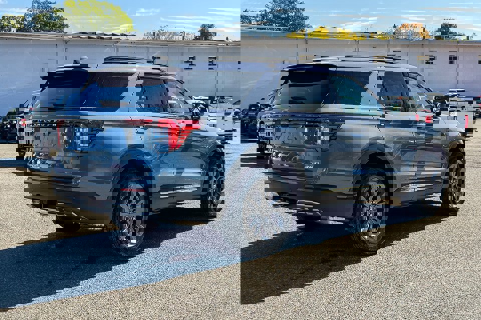 New 2025 Ford Explorer Active w/ Active Comfort Package image 3