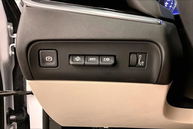 Used 2023 Buick Enclave Avenir w/ Avenir Technology Package FWD image 39