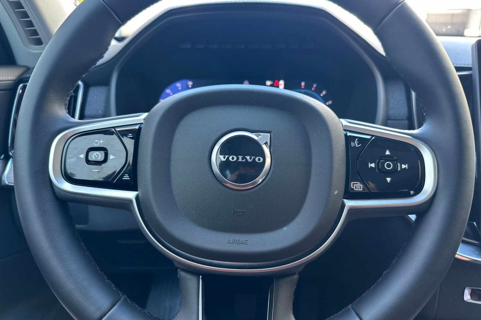 Certified 2025 Volvo XC90 B6 Core w/ Protection Package Premier image 26