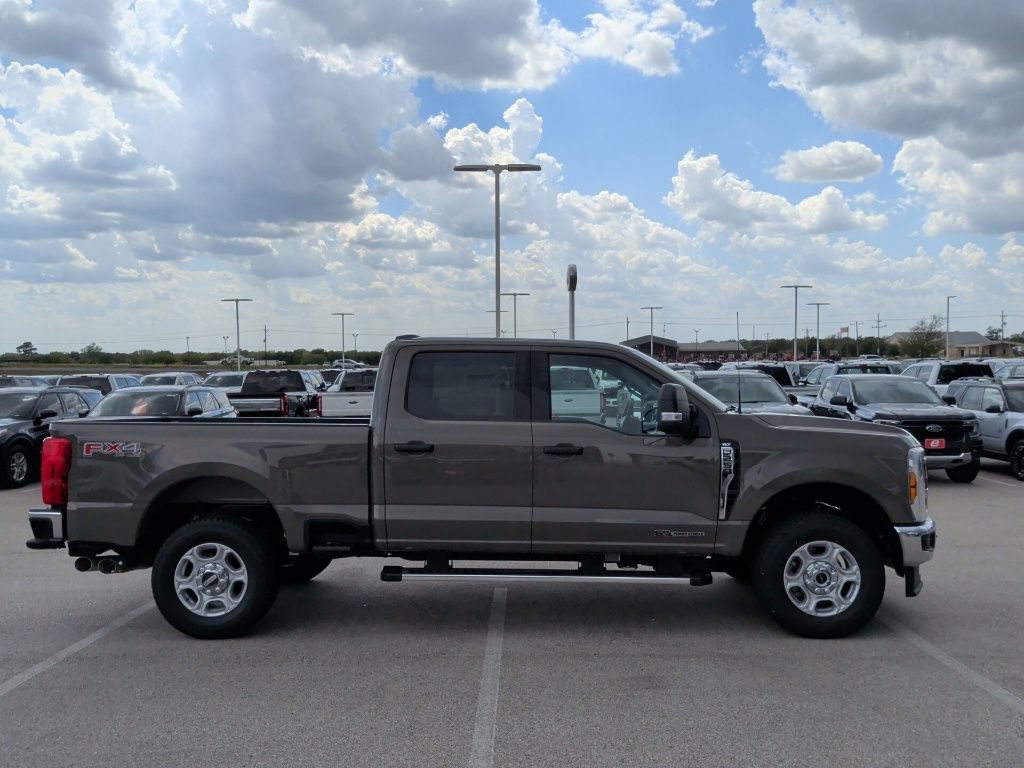 New 2026 Ford F250 XLT w/ FX4 Off-Road Package AWD/4WD image 9