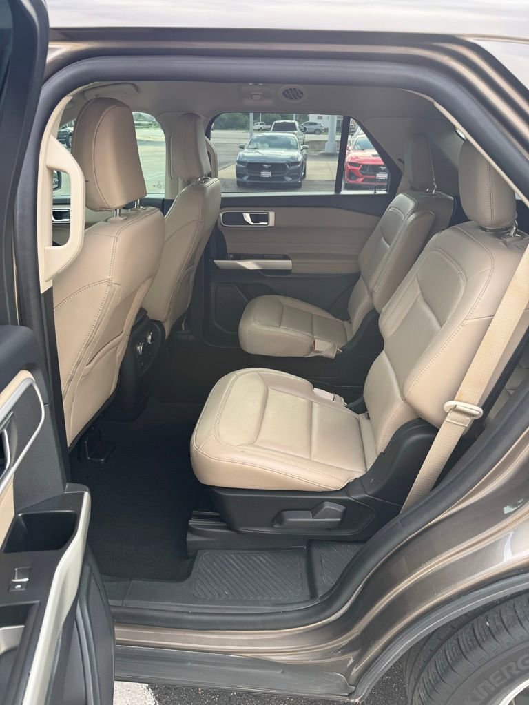 Used 2021 Ford Explorer XLT w/ Equipment Group 202A RWD image 6