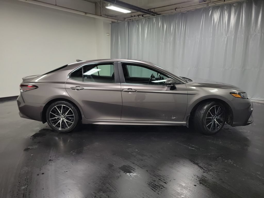 Used 2024 Toyota Camry SE AWD/4WD image 9