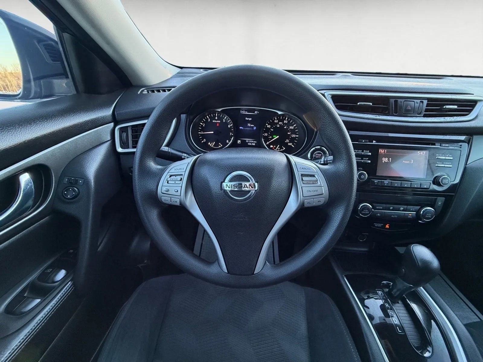 Used 2016 Nissan Rogue SV FWD image 12