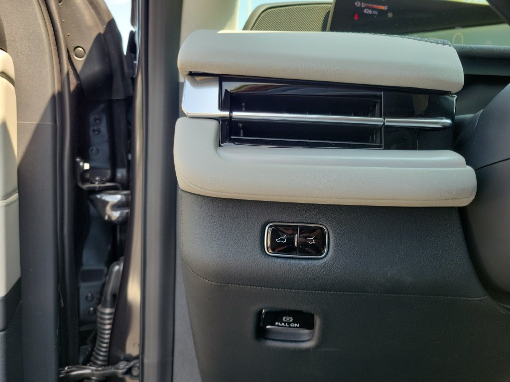 New 2026 Lincoln Navigator Premiere AWD/4WD image 23