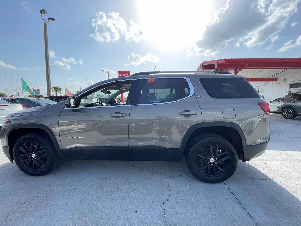 Used 2019 GMC Acadia SLT FWD image 6