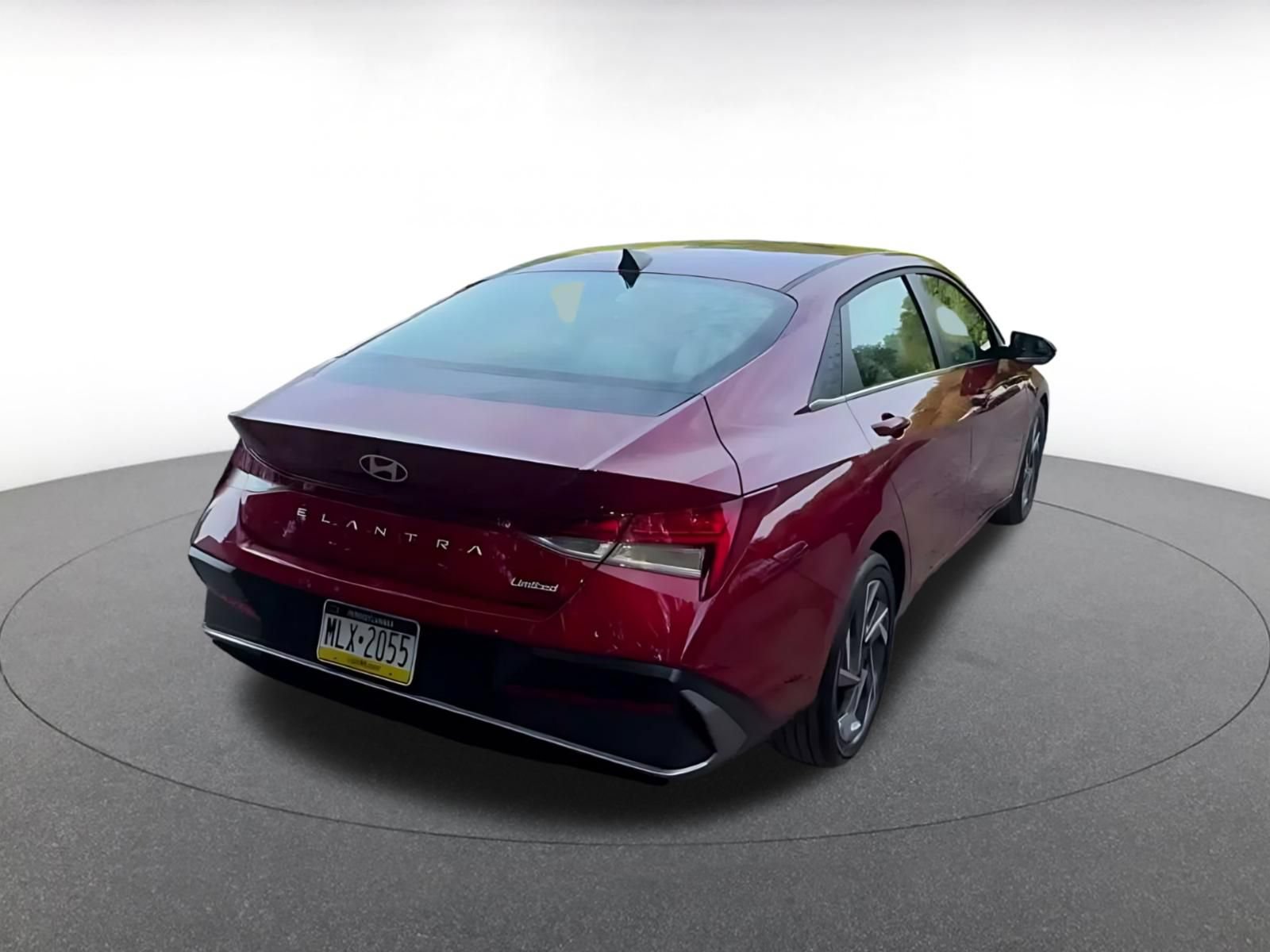 Used 2025 Hyundai Elantra Limited FWD image 13