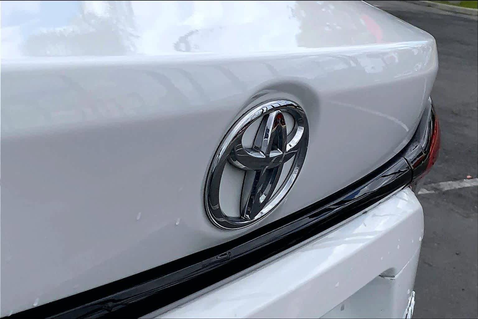 Used 2021 Toyota Corolla LE FWD image 30