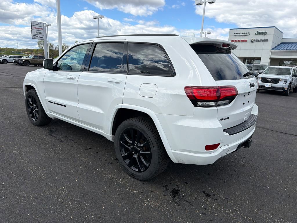 Used 2022 Jeep Grand Cherokee Laredo X AWD/4WD image 3
