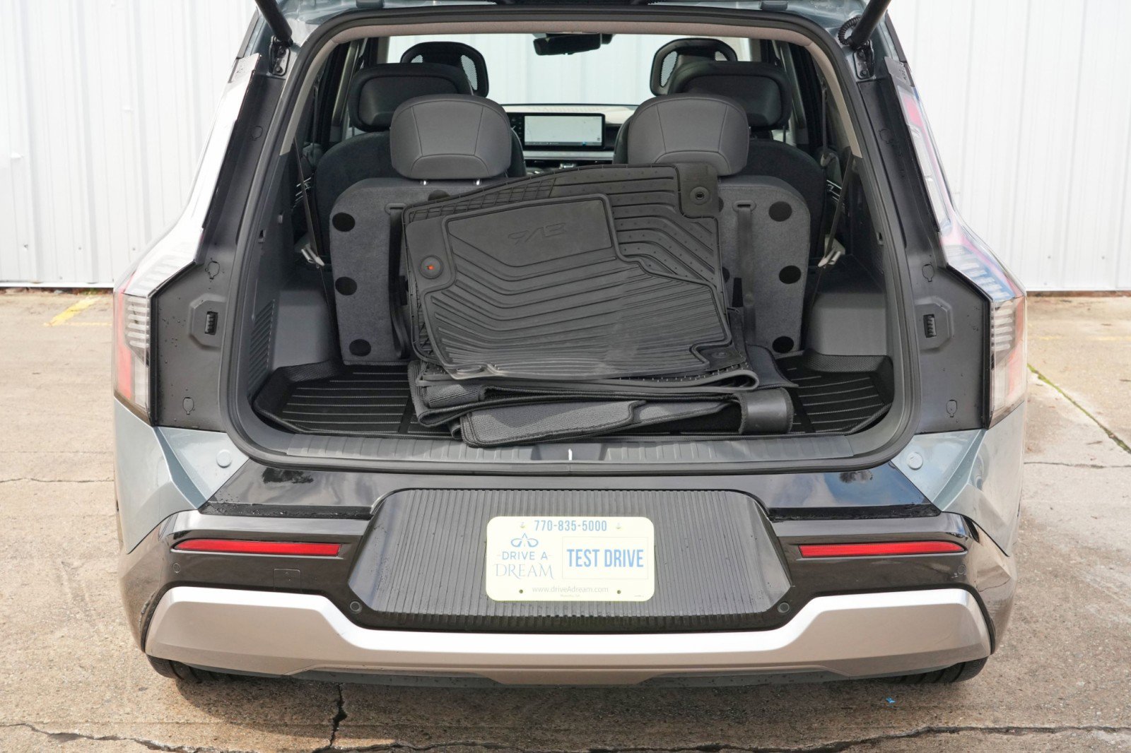 Used 2024 Kia EV9 Land image 10