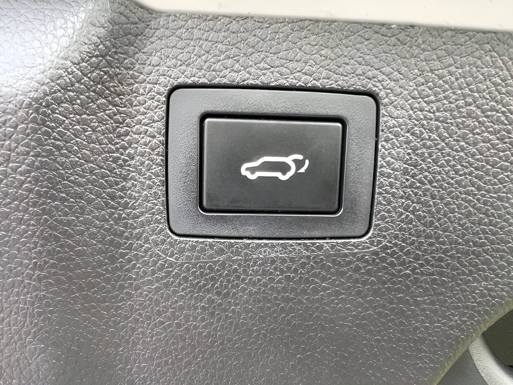 Used 2014 Hyundai Santa Fe GLS FWD image 11