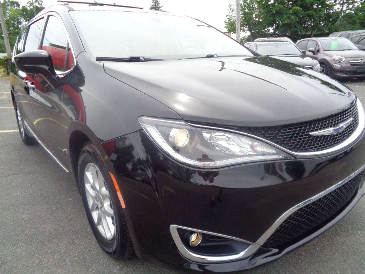 Used 2020 Chrysler Pacifica Touring-L FWD image 15