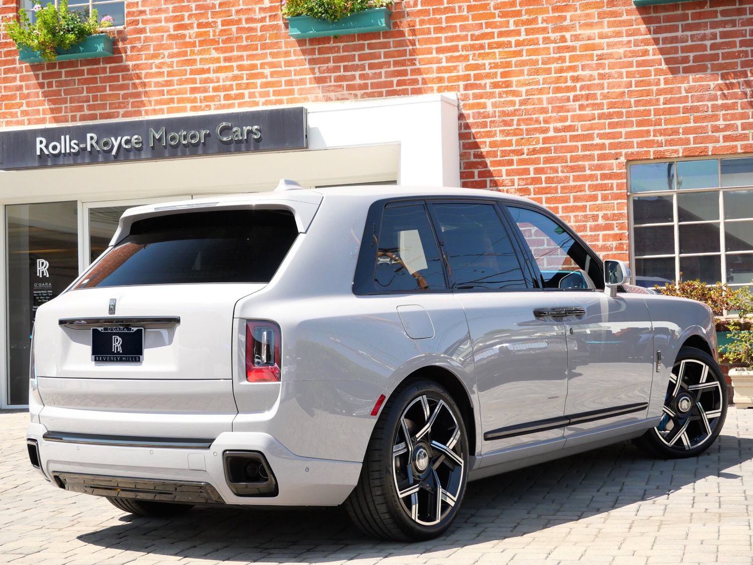 New 2027 Rolls-Royce Cullinan Black Badge AWD/4WD image 2