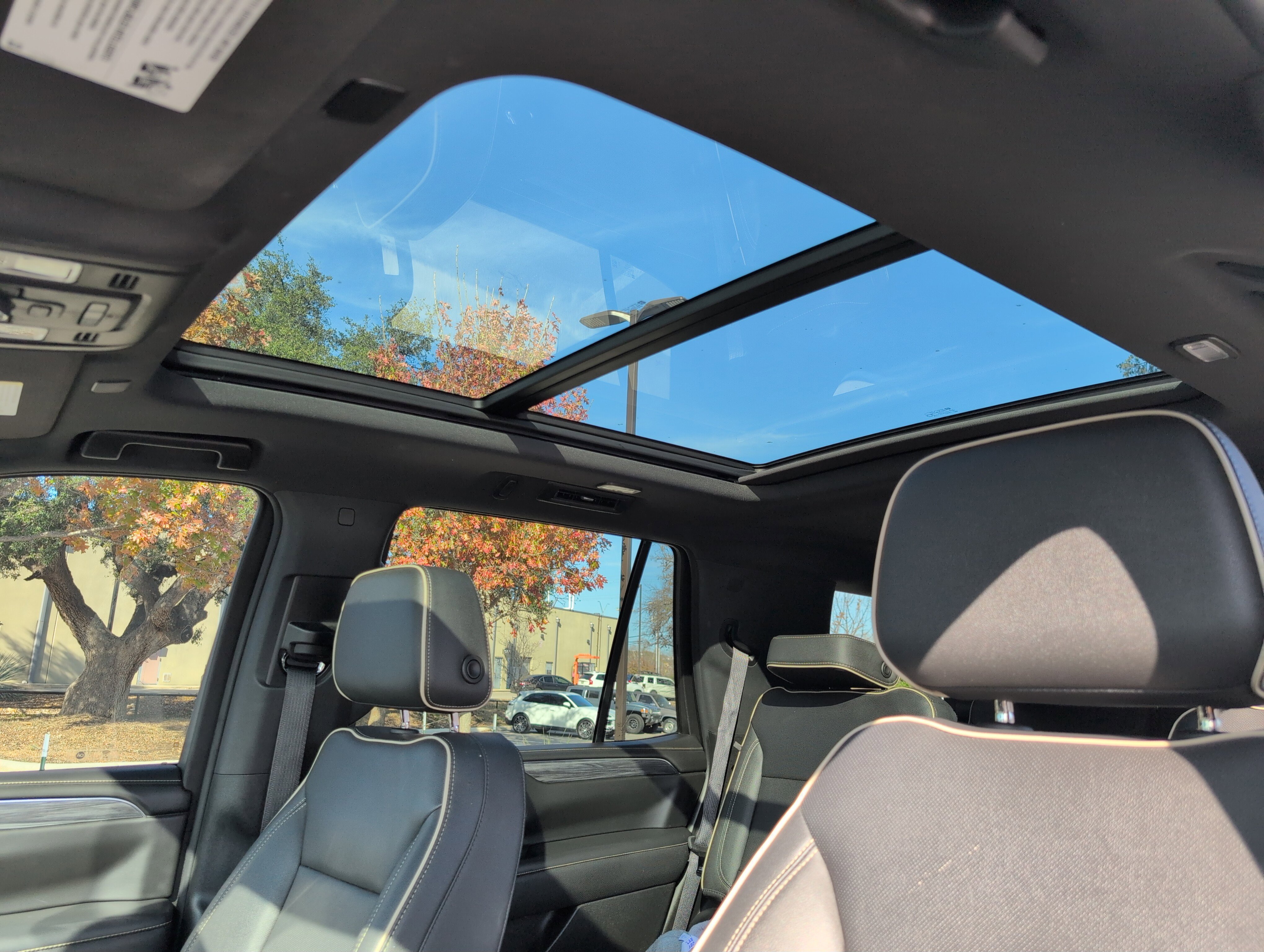 Used 2022 GMC Yukon SLT w/ SLT Premium Package image 23