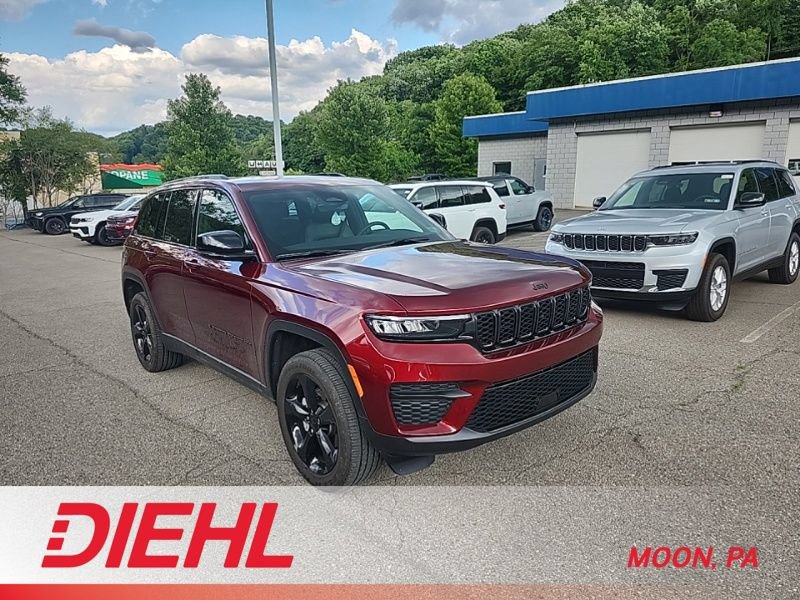 Certified 2025 Jeep Grand Cherokee Altitude AWD/4WD image 1