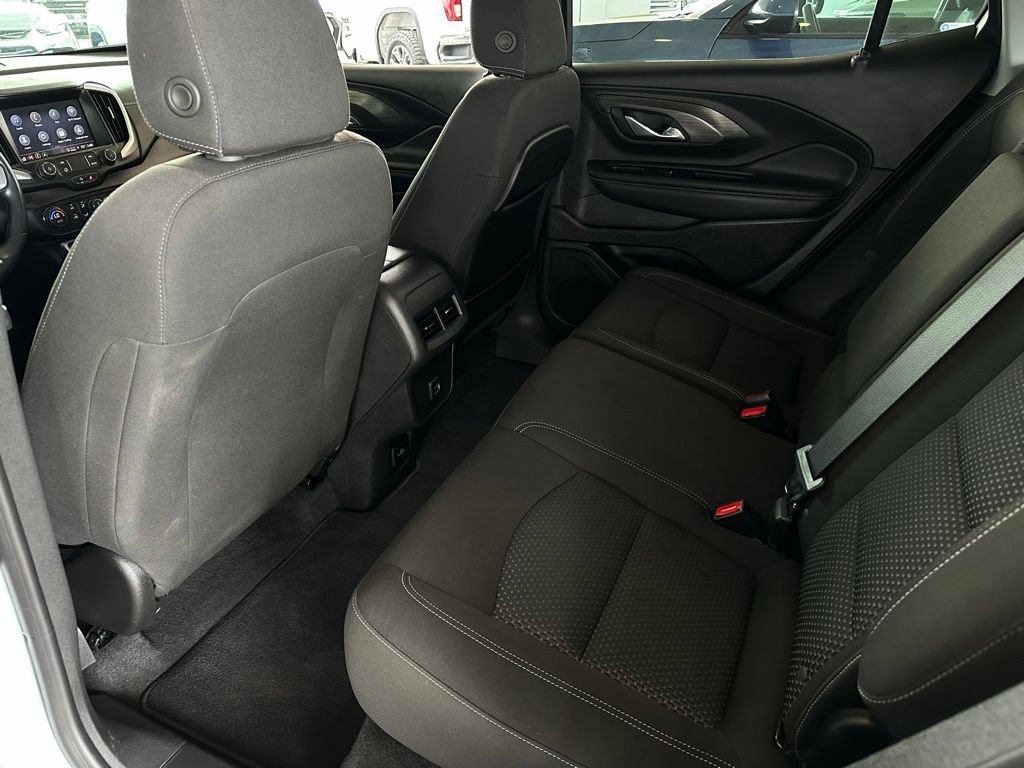 Used 2024 GMC Terrain SLE w/ Driver Convenience Package FWD image 16