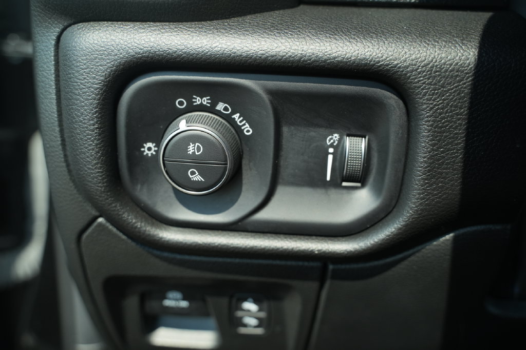 Used 2023 RAM 1500 Big Horn AWD/4WD image 33