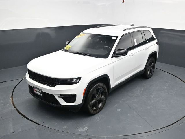 Used 2023 Jeep Grand Cherokee Limited w/ Black Appearance Package image 35