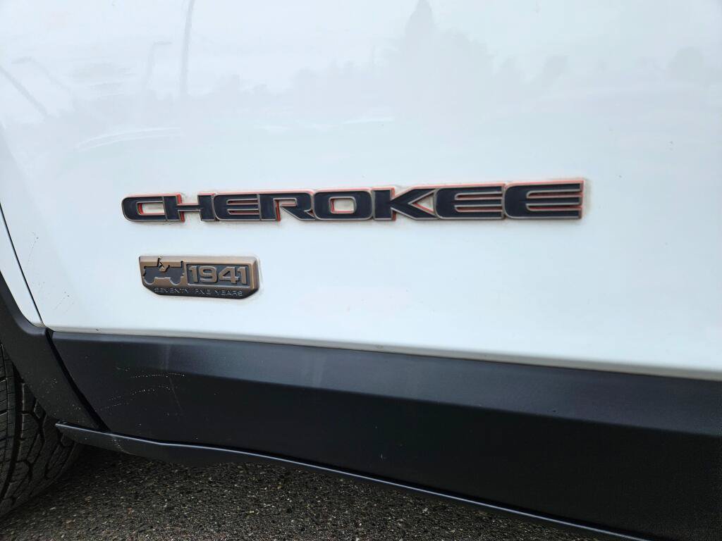 Used 2017 Jeep Cherokee 75th Anniversary AWD/4WD image 9