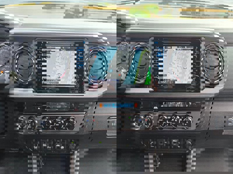 Used 2017 Toyota Tacoma TRD Off-Road w/ Premium & Technology Package image 17