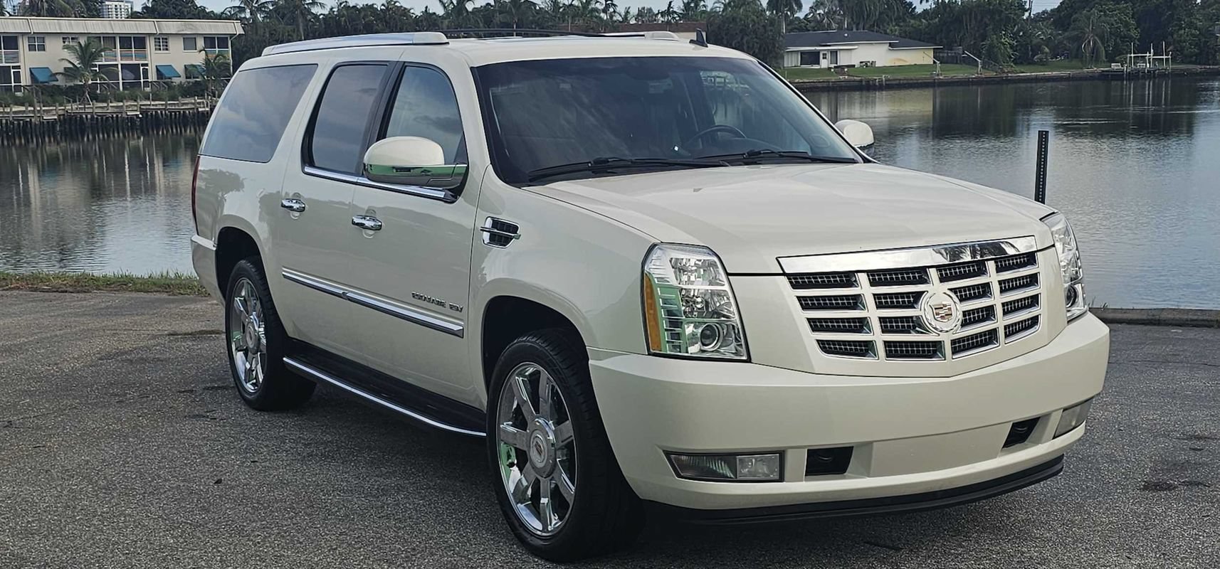 Used 2013 Cadillac Escalade ESV Luxury AWD/4WD image 7