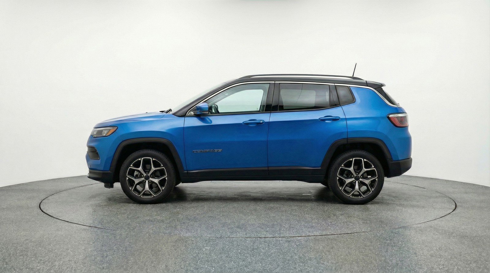 Used 2025 Jeep Compass Limited AWD/4WD image 11
