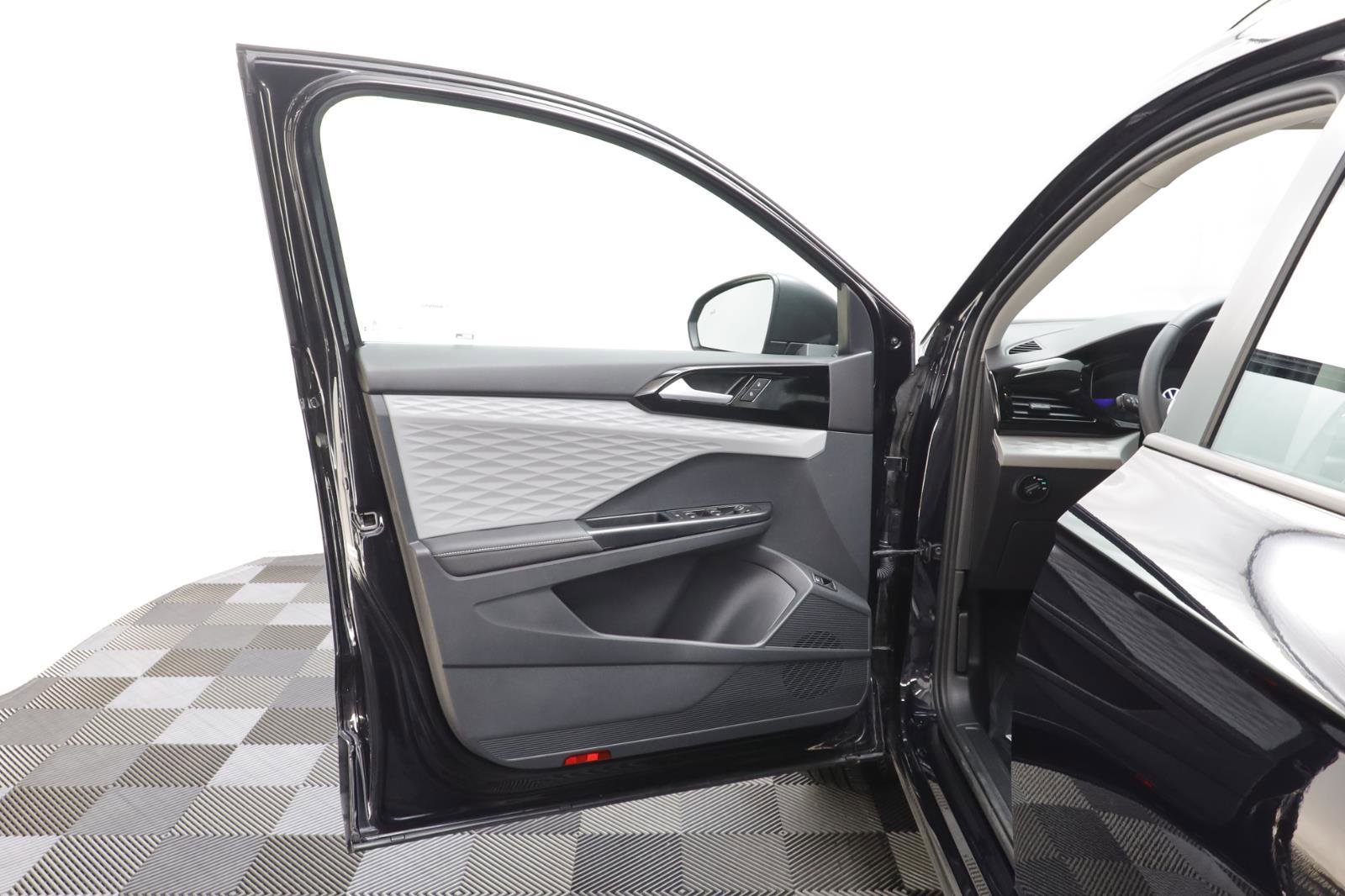 Certified 2024 Volkswagen Taos S image 5