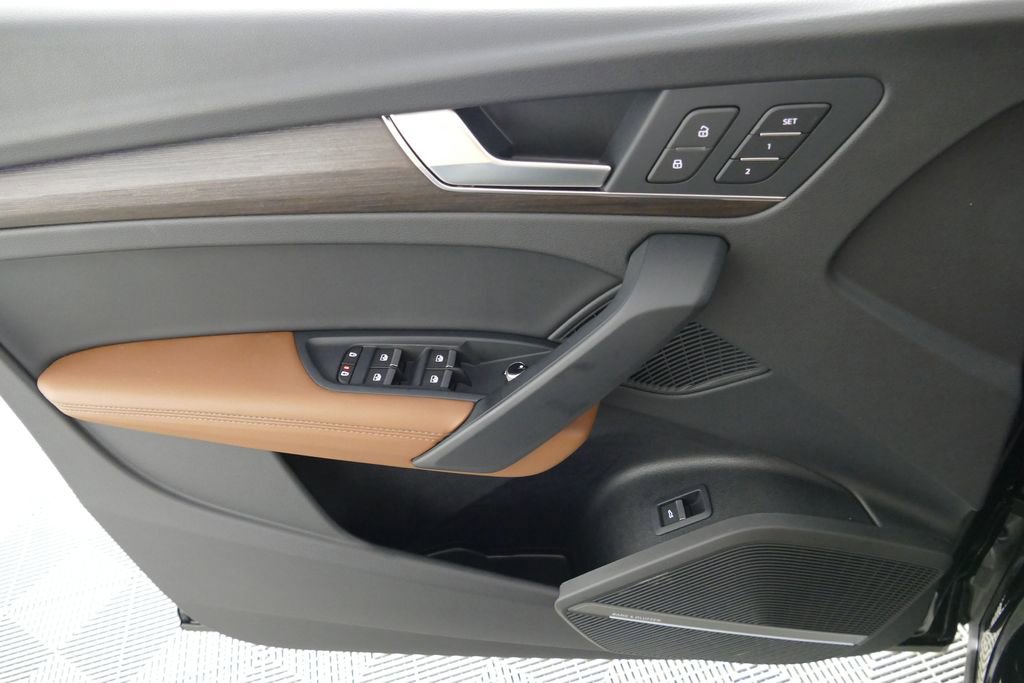 Certified 2025 Audi Q5 2.0T Premium Plus w/ Premium Plus Package AWD/4WD image 26