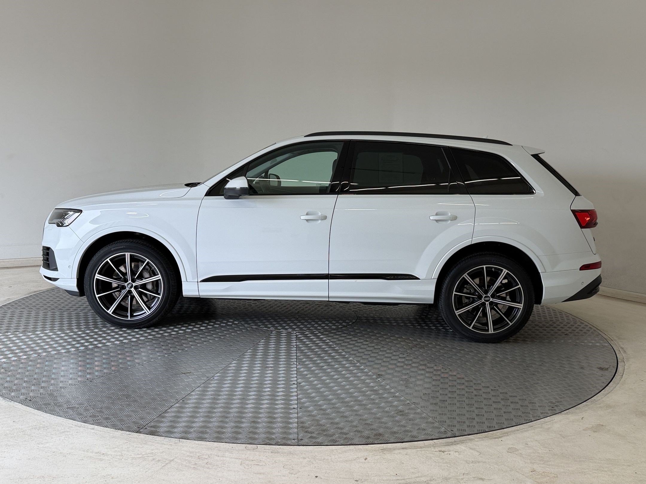 Used 2023 Audi Q7 3.0T Premium Plus AWD/4WD image 2