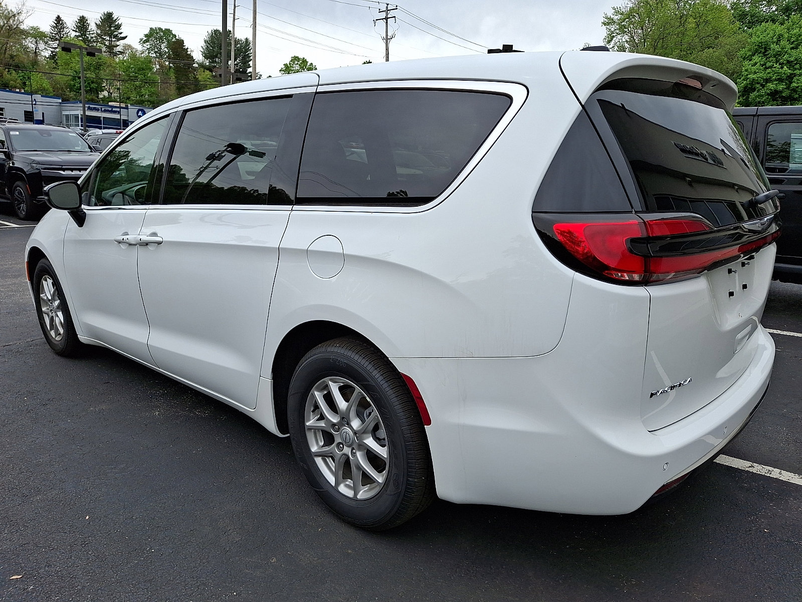 New 2026 Chrysler Pacifica Select FWD image 4
