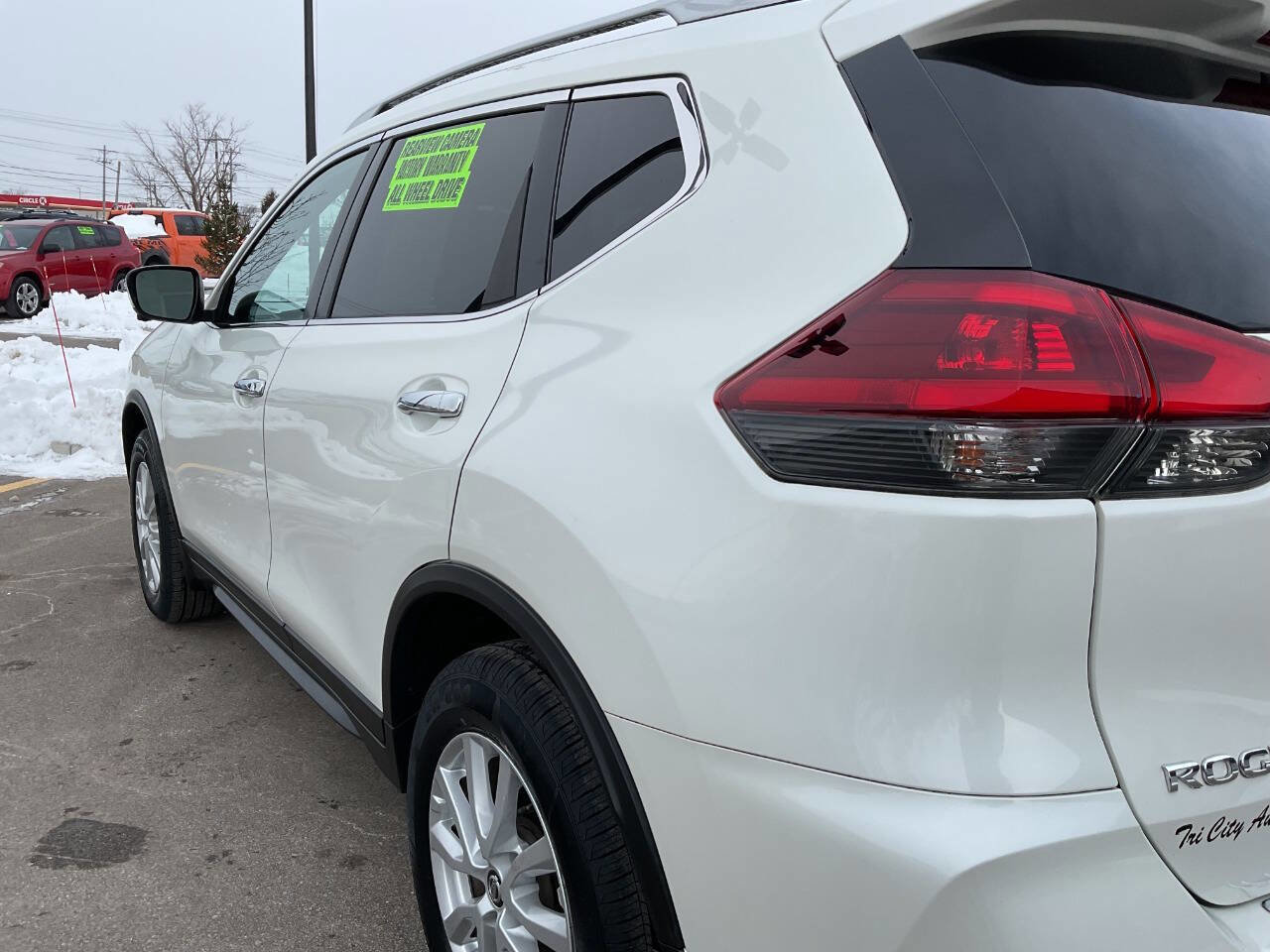 Used 2018 Nissan Rogue SV w/ Premium Package image 5