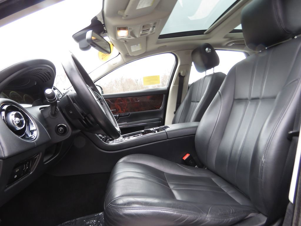 Used 2015 Jaguar XJ AWD image 10