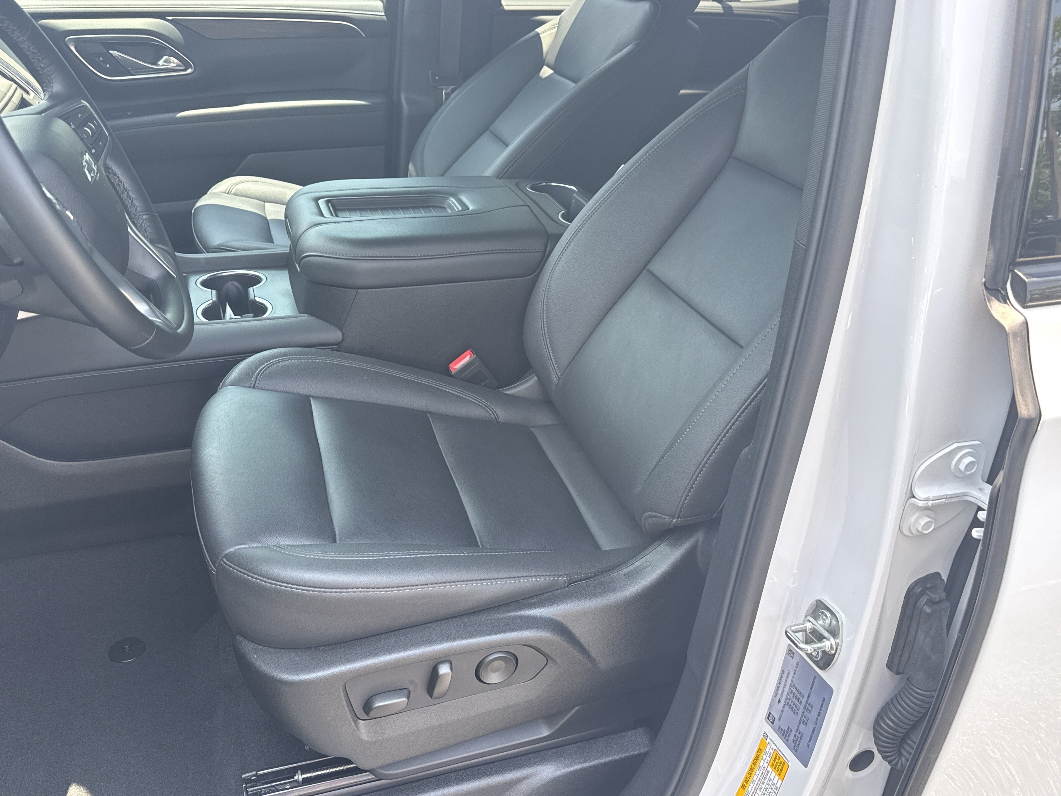 Certified 2024 Chevrolet Tahoe Z71 w/ Luxury Package AWD/4WD image 9