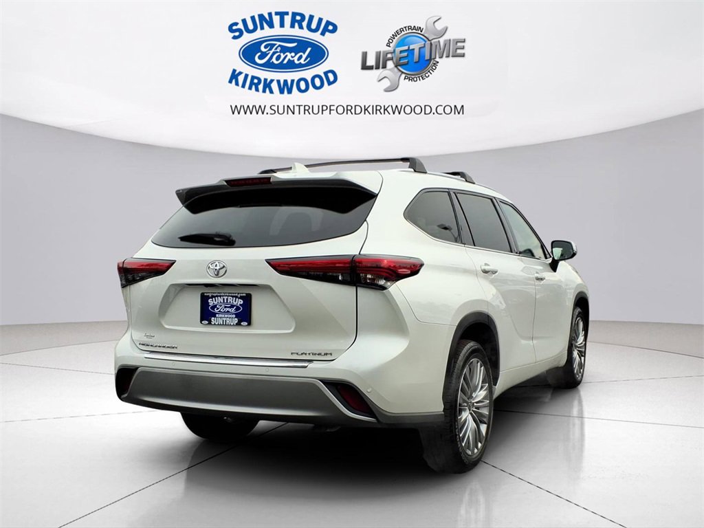 Used 2020 Toyota Highlander Platinum image 3