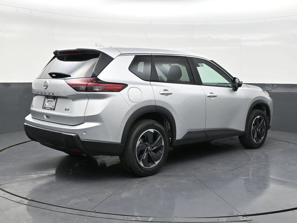 Used 2024 Nissan Rogue SV image 5