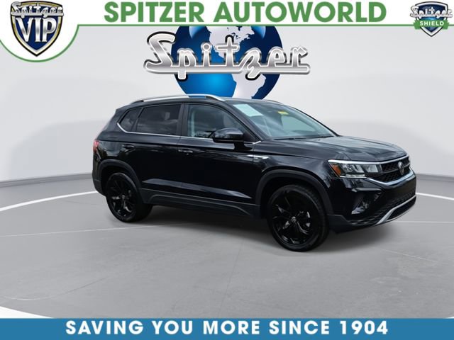 Used 2023 Volkswagen Taos SE w/ Panoramic Sunroof Package AWD/4WD image 3