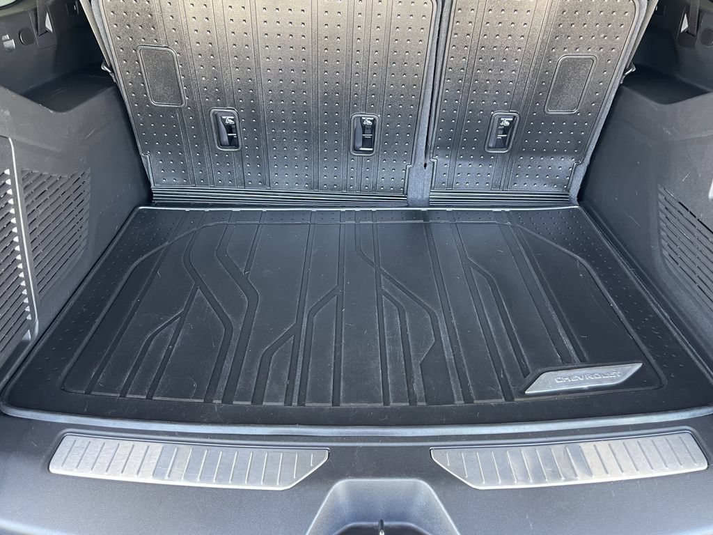 Used 2025 Chevrolet Suburban Premier AWD/4WD image 18