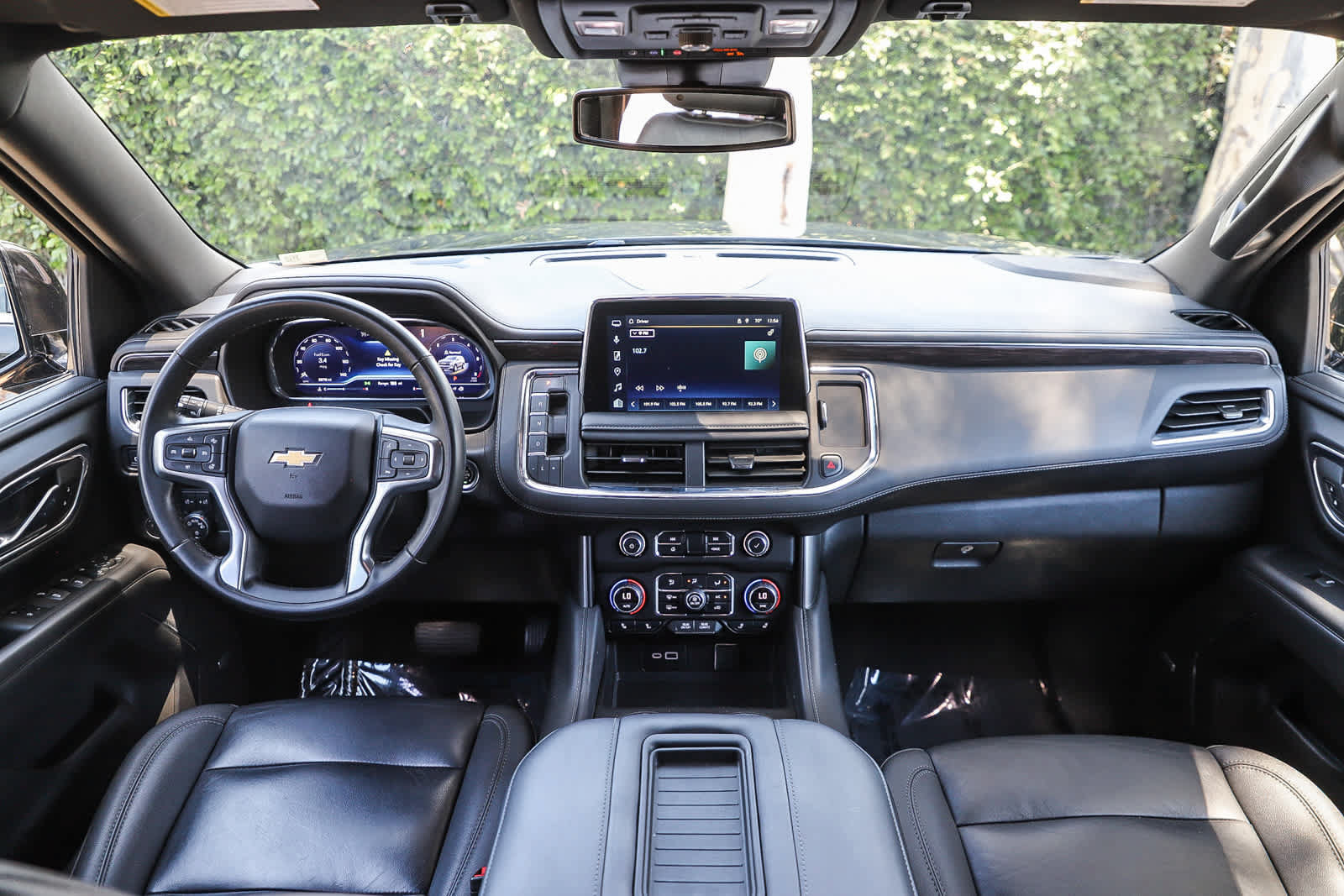 Used 2024 Chevrolet Tahoe LT w/ Luxury Package RWD image 13