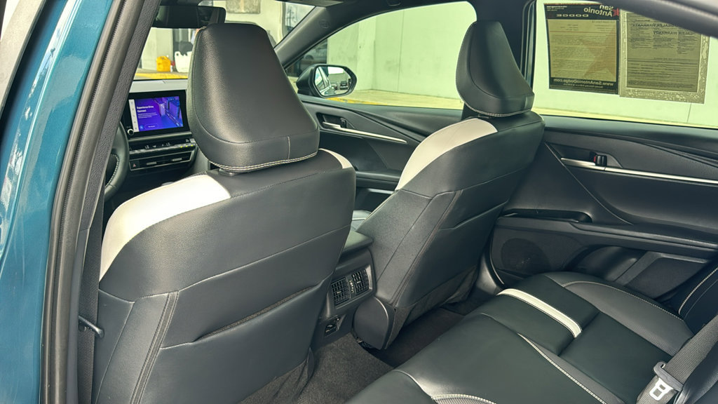 Used 2025 Toyota Camry SE w/ Convenience Package FWD image 17