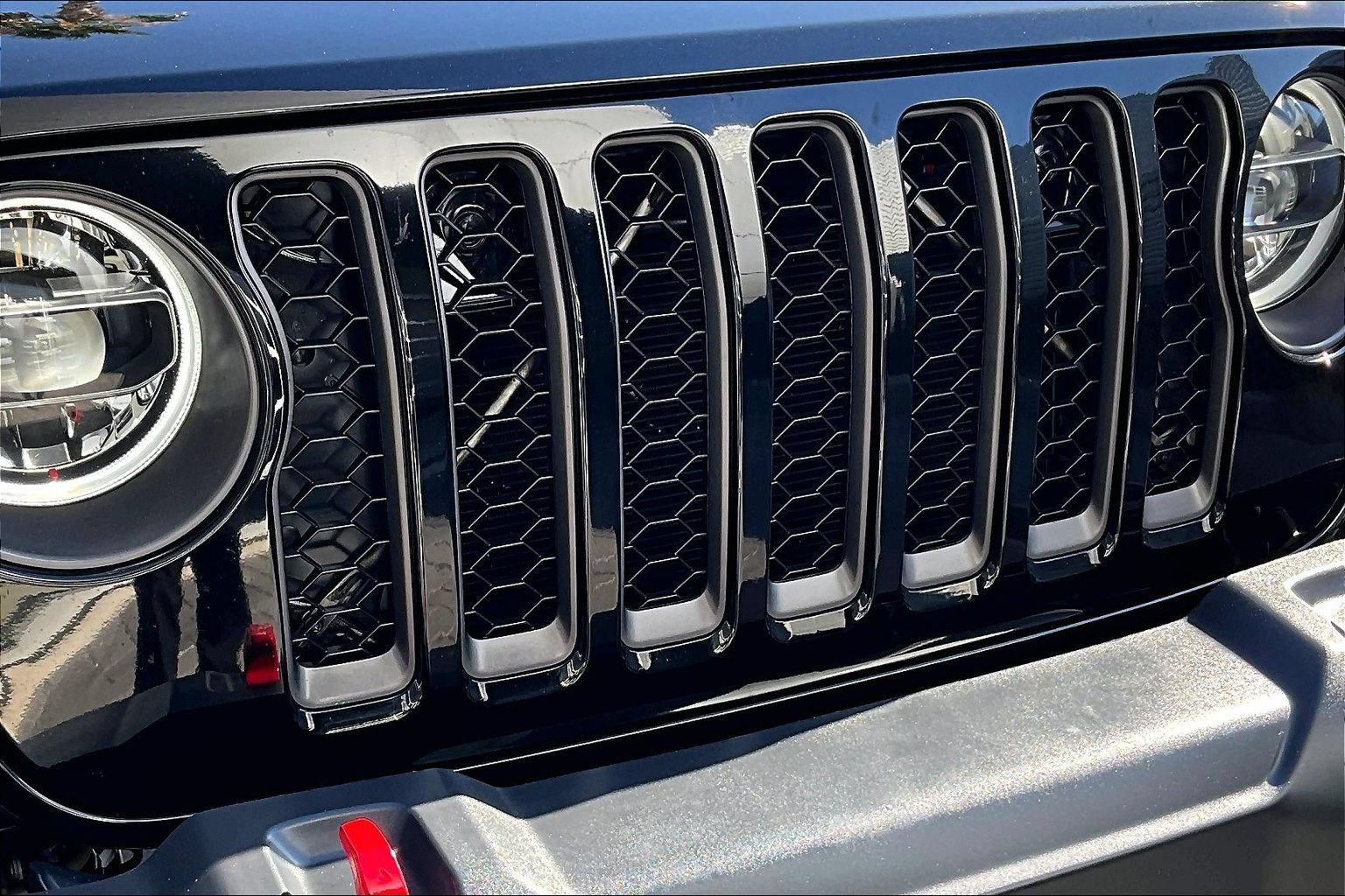 Used 2022 Jeep Gladiator Rubicon w/ LED Lighting Group AWD/4WD image 30