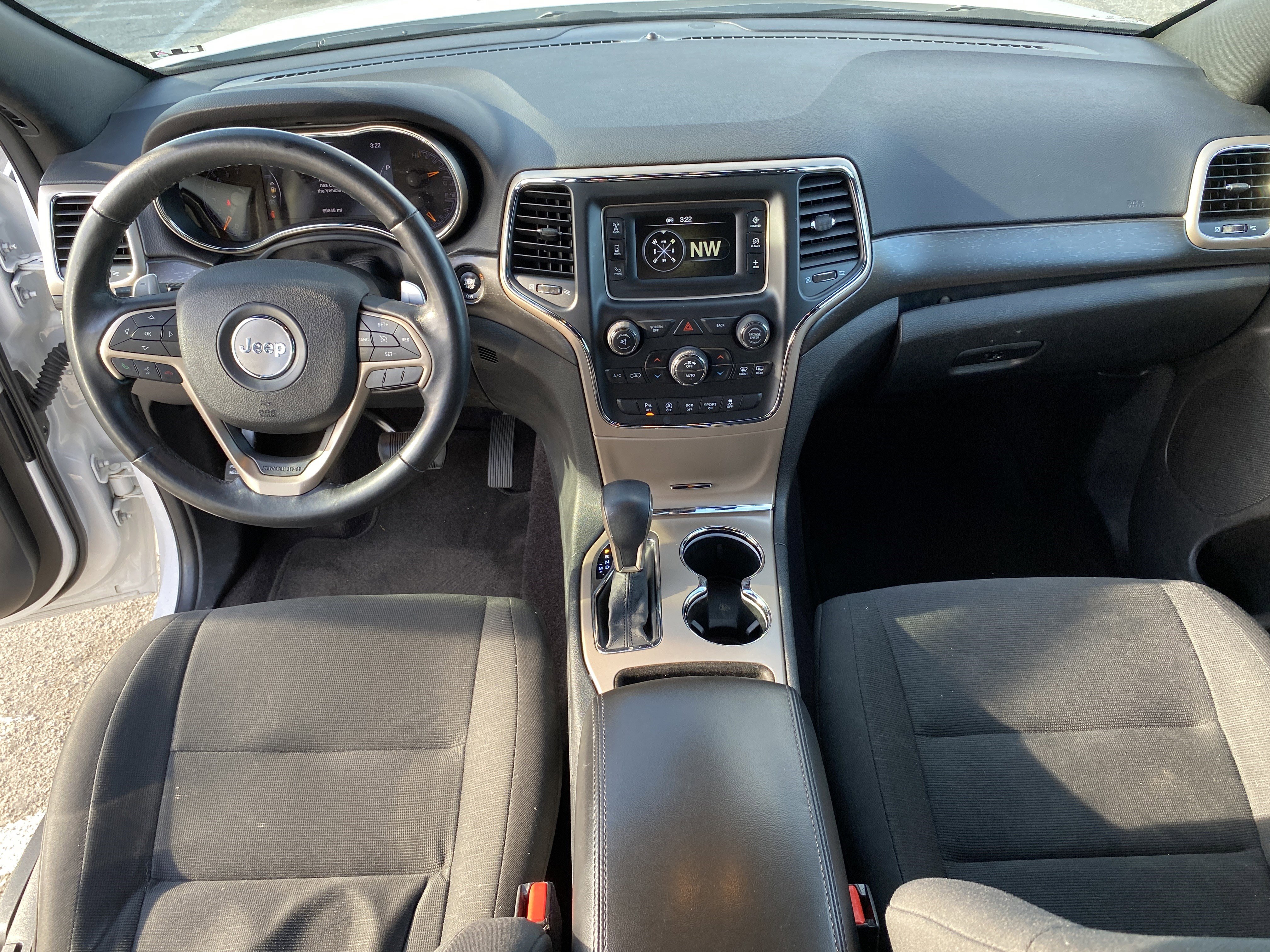 Used 2017 Jeep Grand Cherokee Laredo image 17