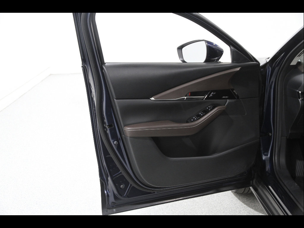 Used 2023 MAZDA CX-30 AWD 2.5 S w/ Premium Package image 4