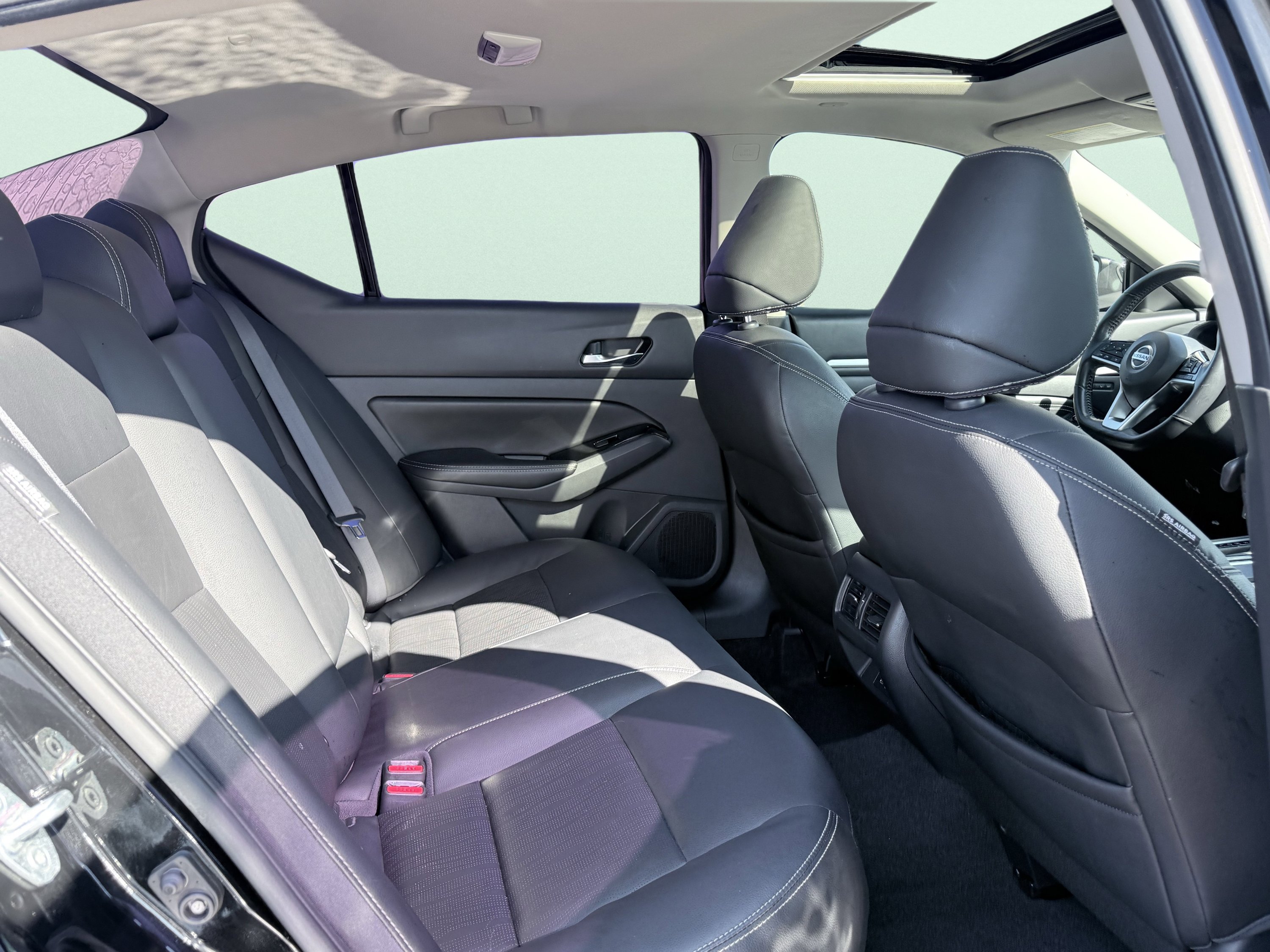 Used 2020 Nissan Altima 2.0 Platinum FWD image 35