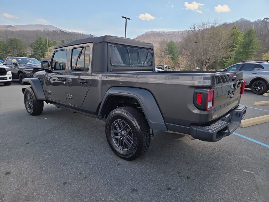 Used 2023 Jeep Gladiator Sport w/ Off Road Group image 7