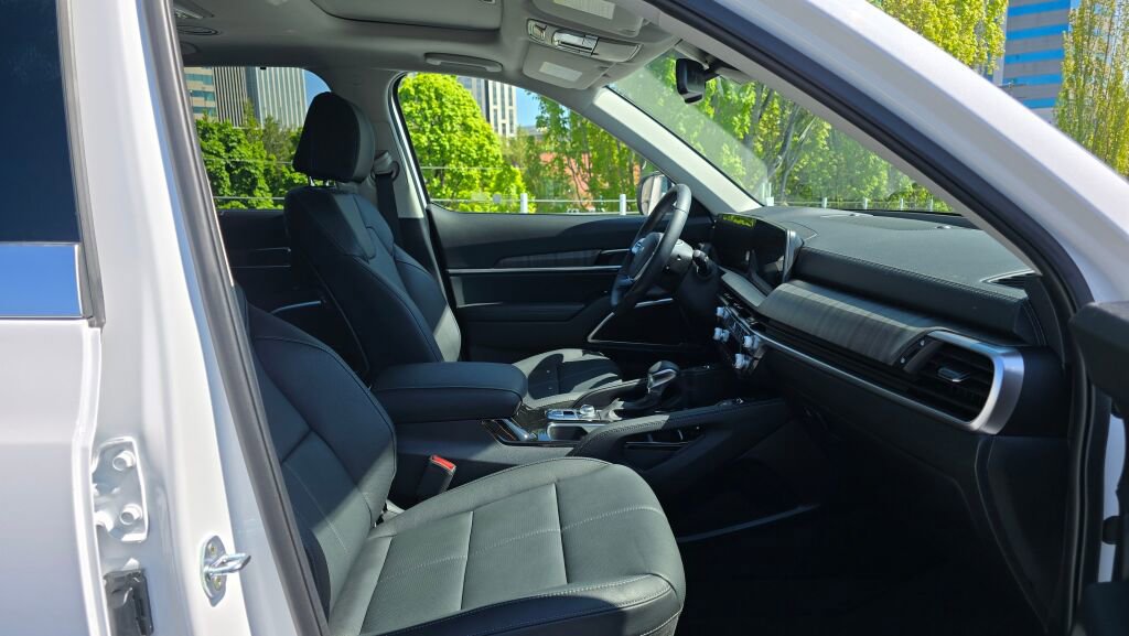 Used 2025 Kia Telluride EX w/ EX Captain's Chair Package AWD/4WD image 10