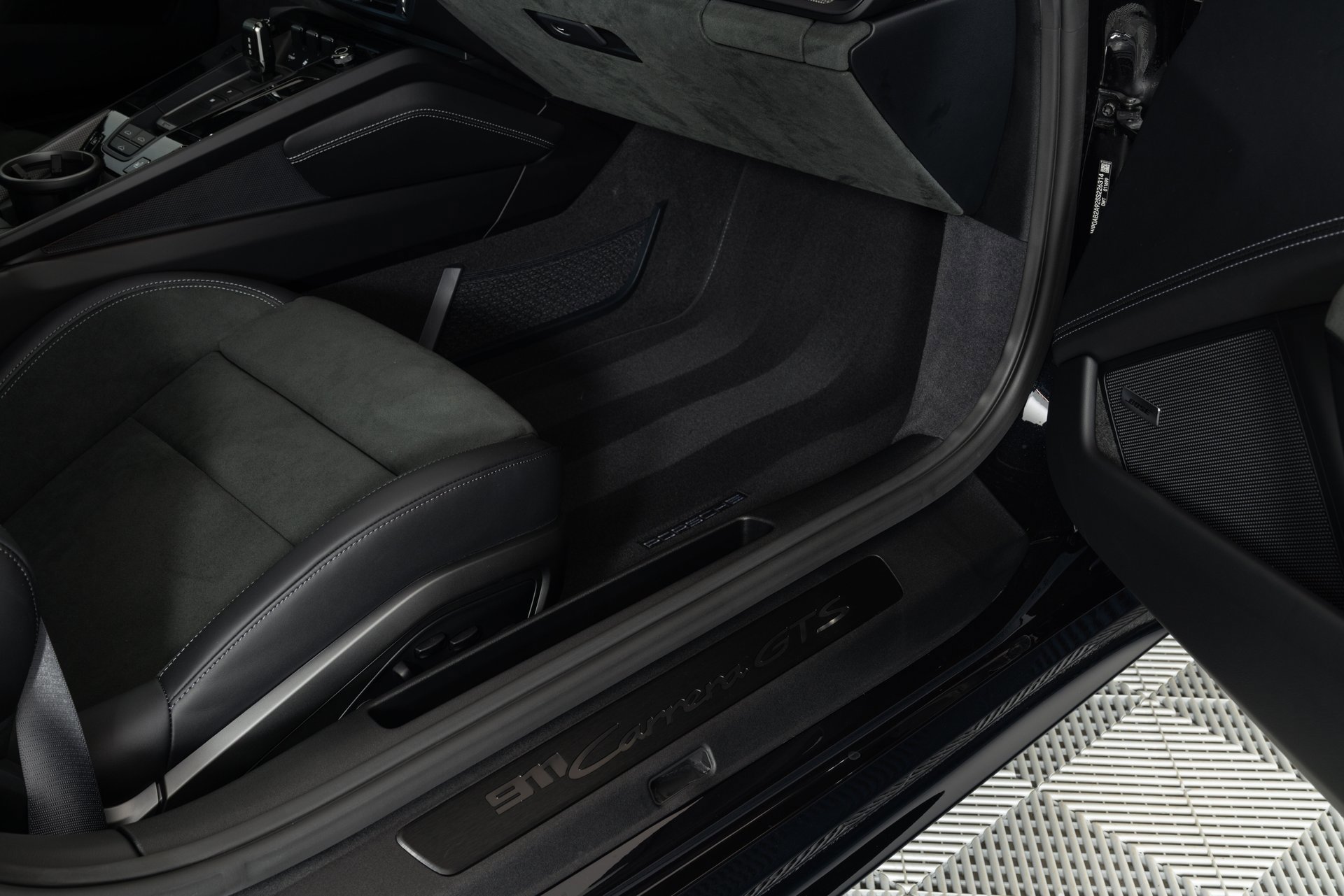 Used 2025 Porsche 911 Carrera GTS image 18