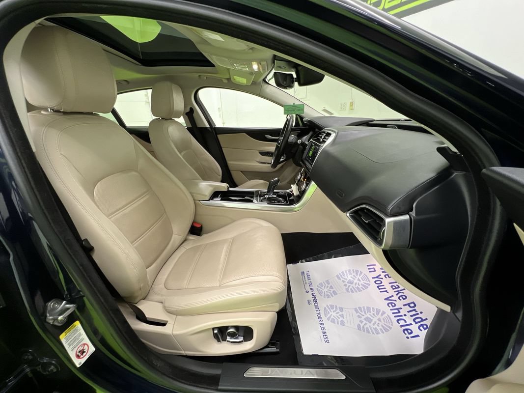 Used 2020 Jaguar XE S RWD image 28