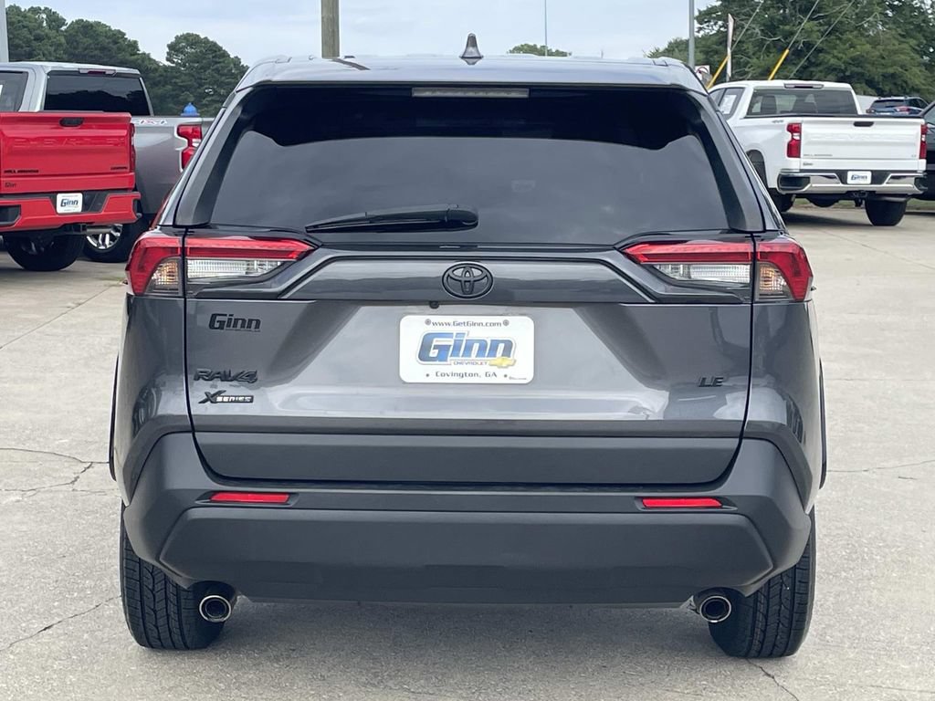 Used 2022 Toyota RAV4 LE FWD image 3