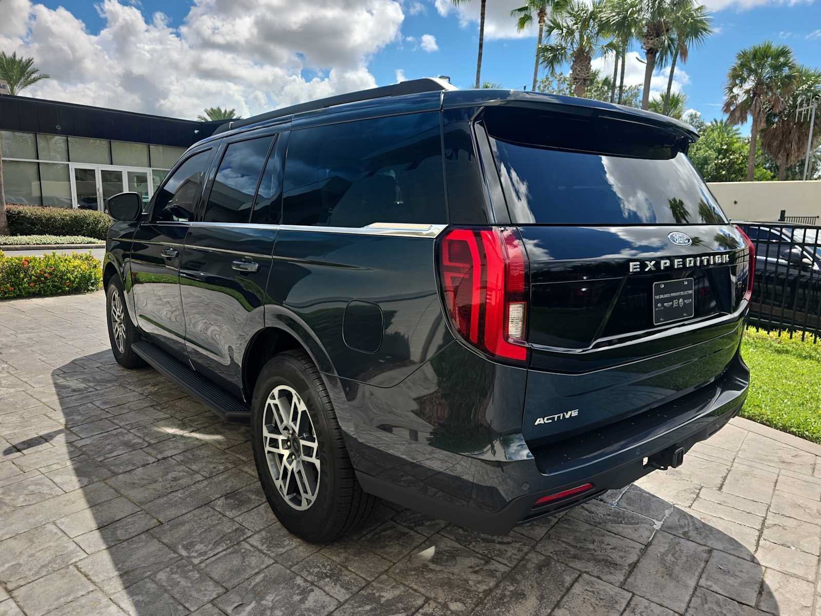 Used 2026 Ford Expedition Active RWD image 10
